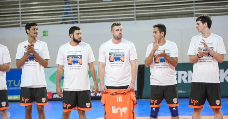 Toledo dedica vice-campeonato paranaense à atletas vítimas de acidente: 'Homenagear nossos companheiros'