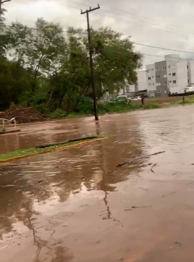 Fortes chuvas causam alagamentos em diversos pontos da cidade de Toledo