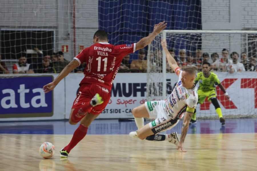 Cascavel e Atlântico empatam em duelo equilibrado pelas quartas da LNF