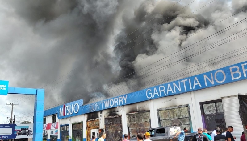 Incêndio destrói depósito da Mitsuo em Salto del Guairá