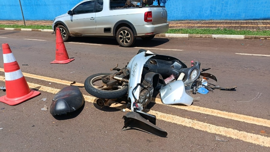 Motociclista sofre duas fraturas após colisão com picape no Jardim Europa