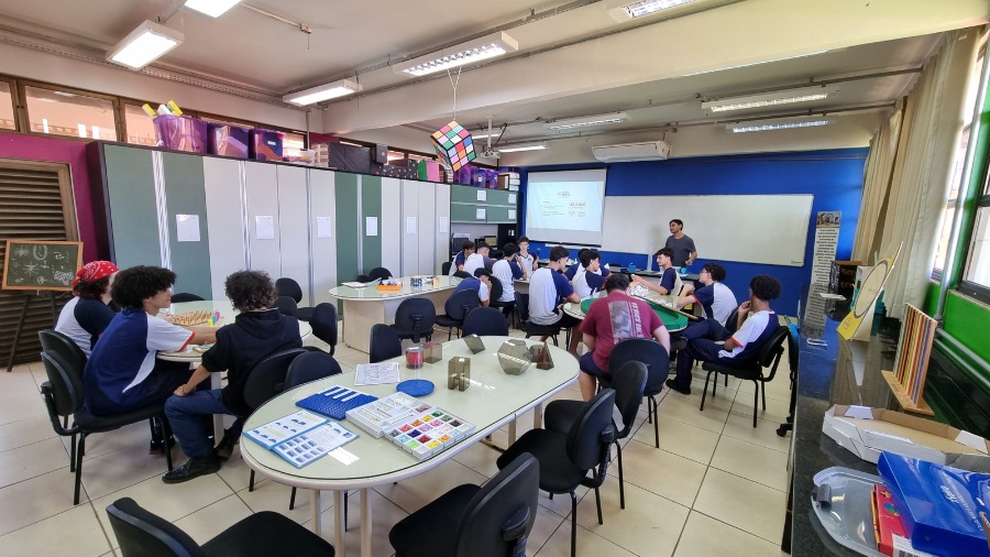 Estudantes do Colégio Premen visitam a UTFPR Toledo e conhecem cursos e laboratórios do Campus