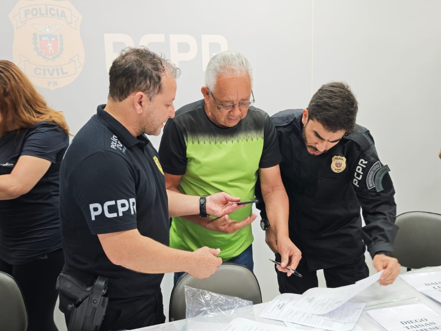 Polícia Civil de Toledo entrega 40 celulares recuperados a proprietários após operação de rastreamento