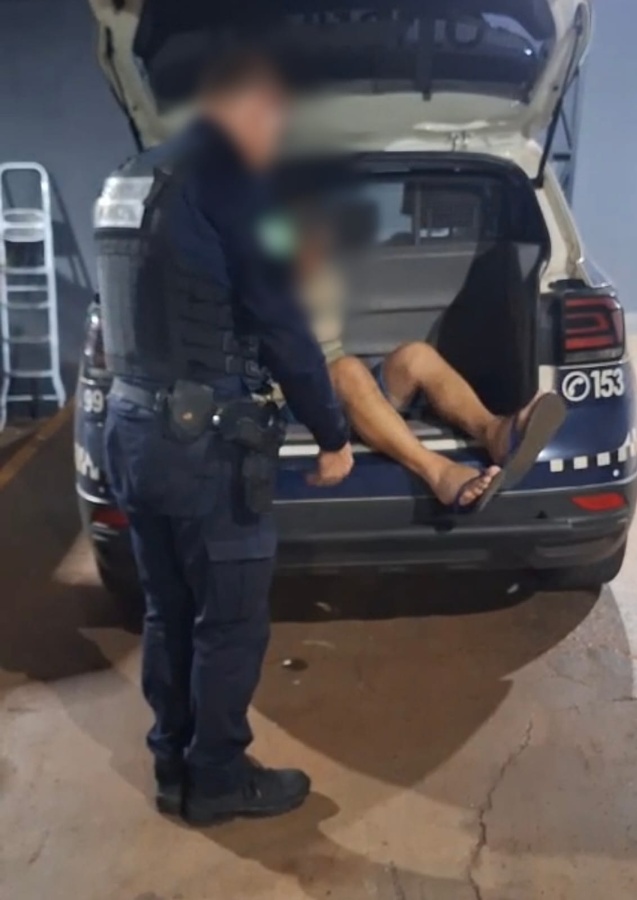 Condutor embriagado colide com veículo estacionado no Jardim Europa e é encaminhado à Delegacia