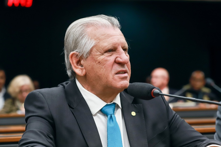 Deputado Dilceu Sperafico vota a favor de projeto que proíbe desapropriação de terras produtivas