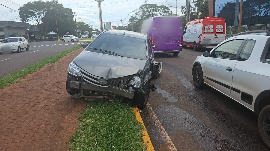 Idosa de 89 anos se envolve em colisão na Avenida Ministro Cirne Lima, em Toledo