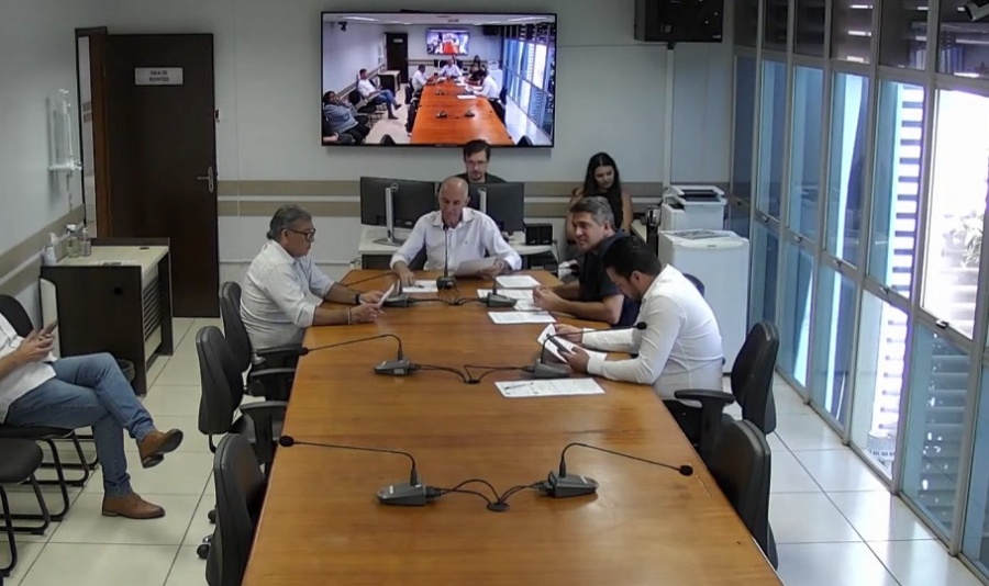 Debate em comissão expõe incômodo de vereadores com avalanche de homenagens em 2025