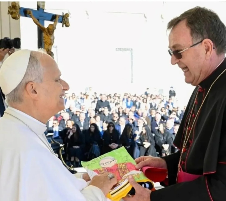 Dom Anuar Battisti é recebido pelo papa Leão XIV durante peregrinação em Roma