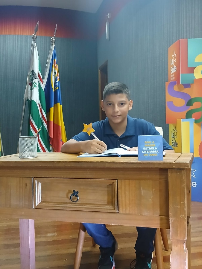 Jovem atleta de Toledo lança livro e conta como nasceu sua paixão pelo BMX