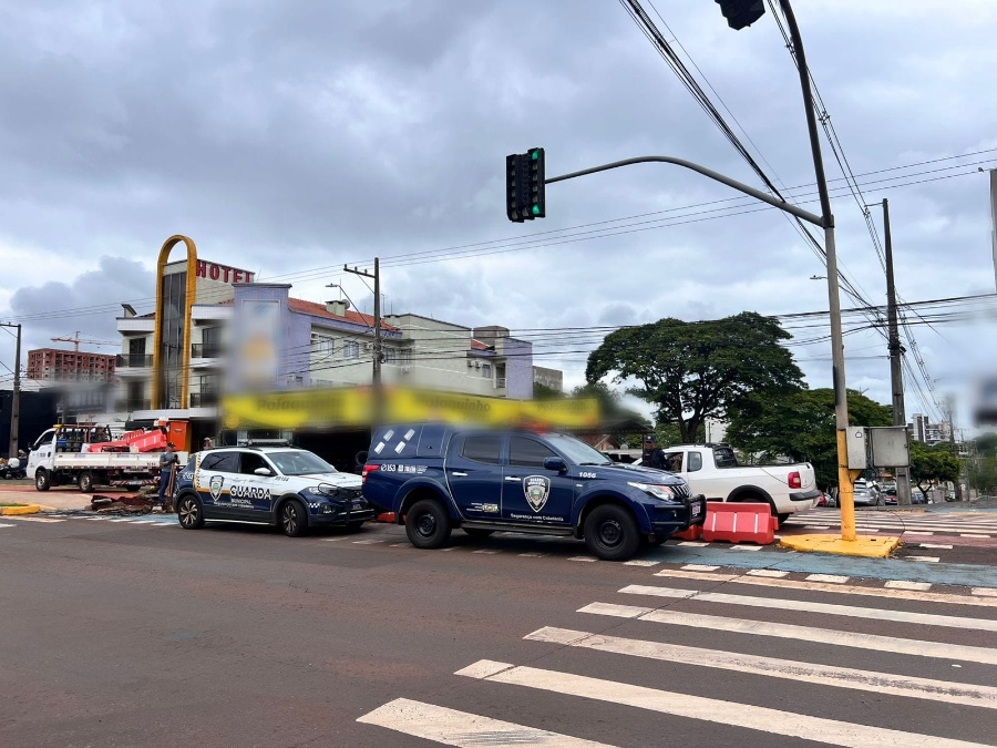 Cruzamento da Parigot de Souza com a São João tem interdição parcial até 25 de novembro para substituição de semáforo danificado