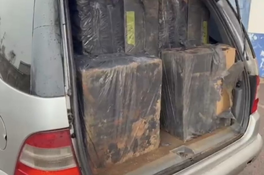 PRF apreende veículo com cerca de 10 mil maços de cigarros contrabandeados na região de Toledo