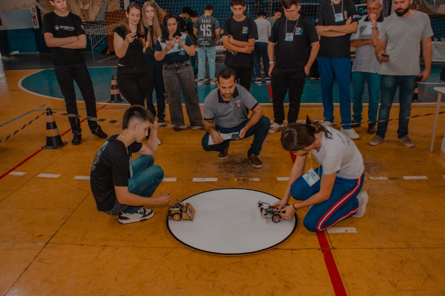NRE Toledo realiza 1º Desafio de Robótica com participação de 100 estudantes da região