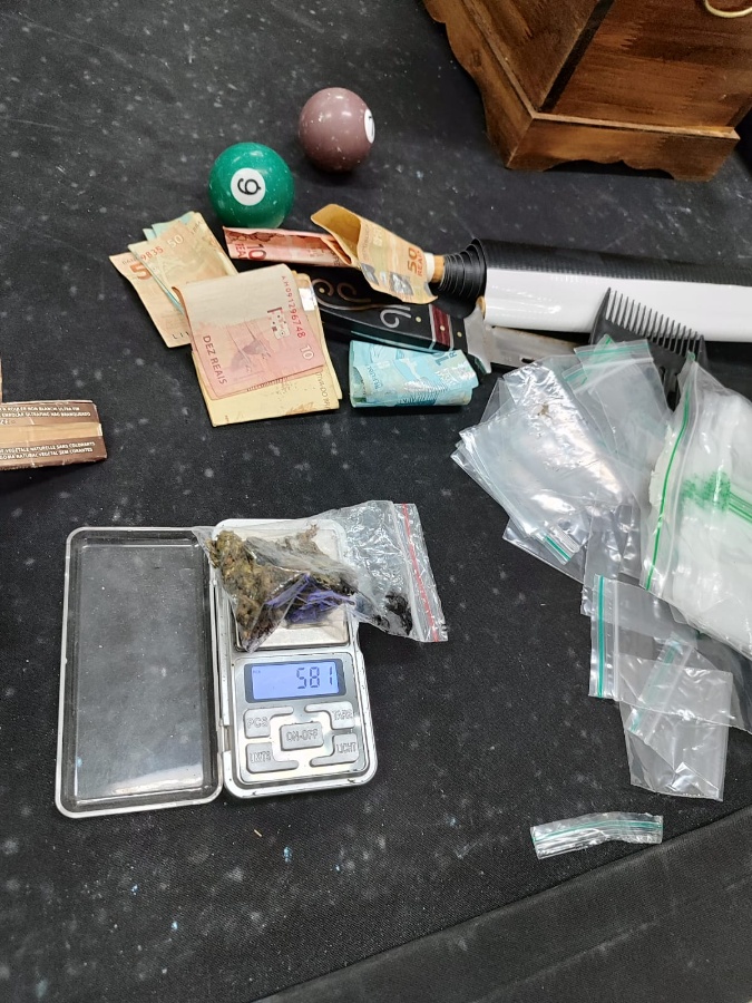 Operação conjunta cumpre mandados de busca e apreensão e resulta na apreensão de maconha no Jardim Coopagro