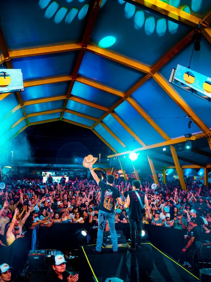 Fernando & Sorocaba encantam público no Churrasco On Fire e destacam carinho por Toledo