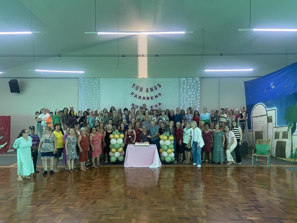 Certi do Jardim Coopagro celebra o aniversário de 100 anos de Eva Gomes de Souza Benatti