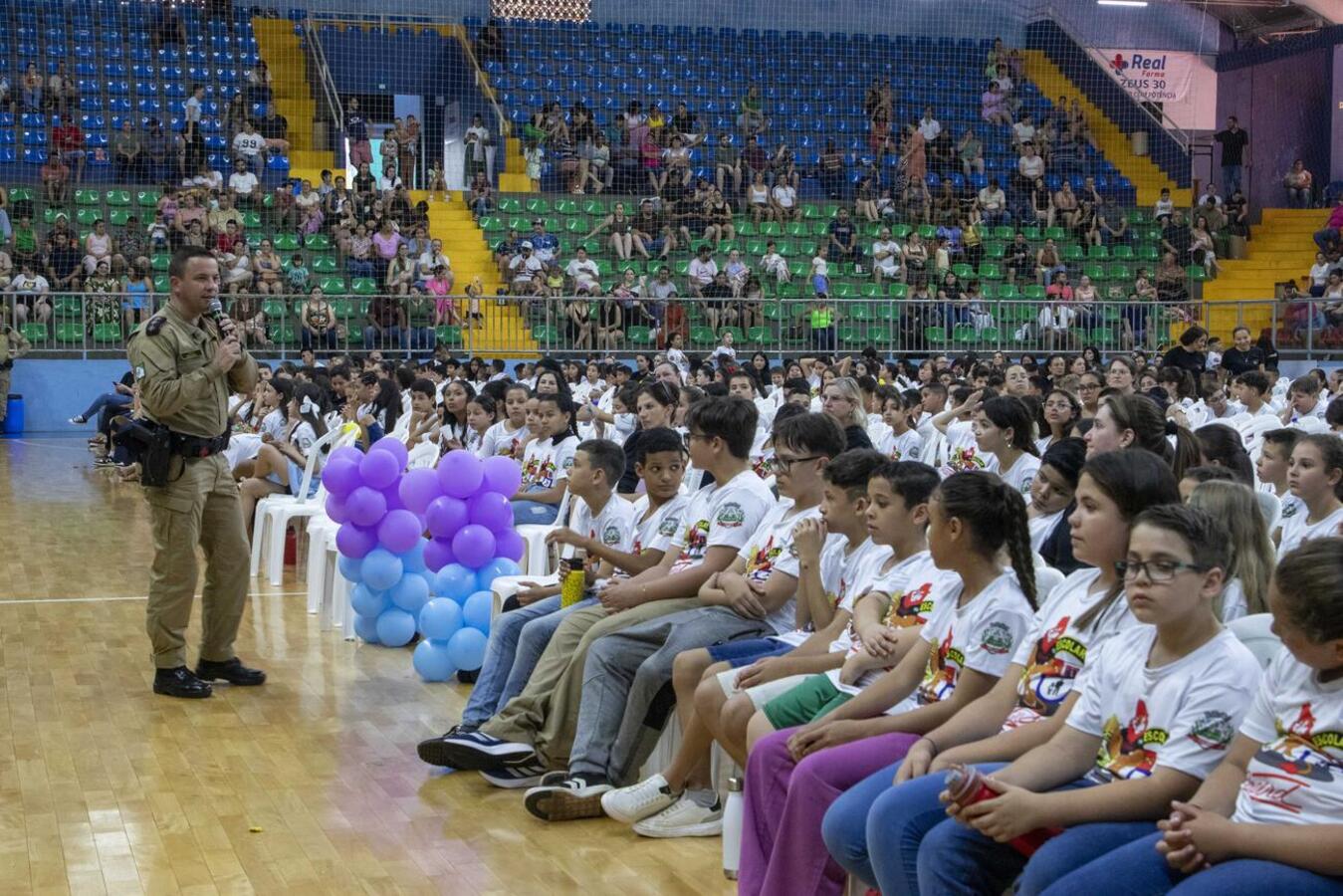 Mais de mil crianças de 30 escolas de Toledo recebem certificado do Proerd