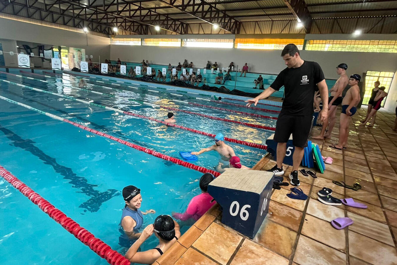 Piscina Pública Claus Fuchs sedia Festival de Natação Infantil e Adulto PCD