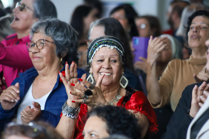 Paraná regulamenta Bolsa Agente do Saber para reconhecer saberes dos idosos
