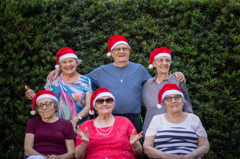 Acadêmicos da FAG Toledo realizam ensaio fotográfico com idosos do Lar Dentzer