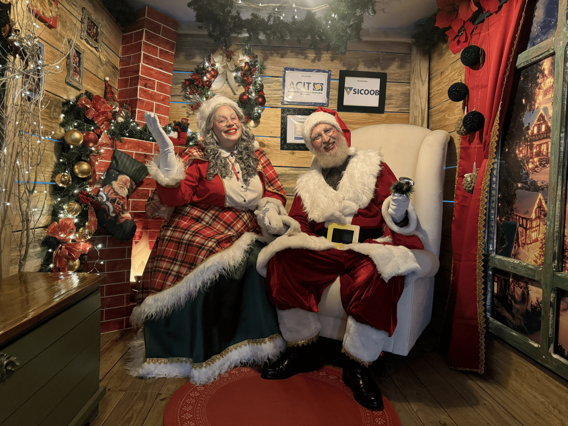 Natal Encantado de Toledo: ??nibus do Papai Noel fez primeira parada no Distrito de Vila Nova