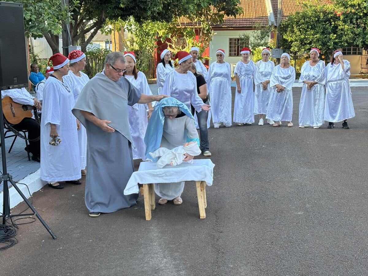 Idosos do Recanto Feliz participam de celebração de Natal