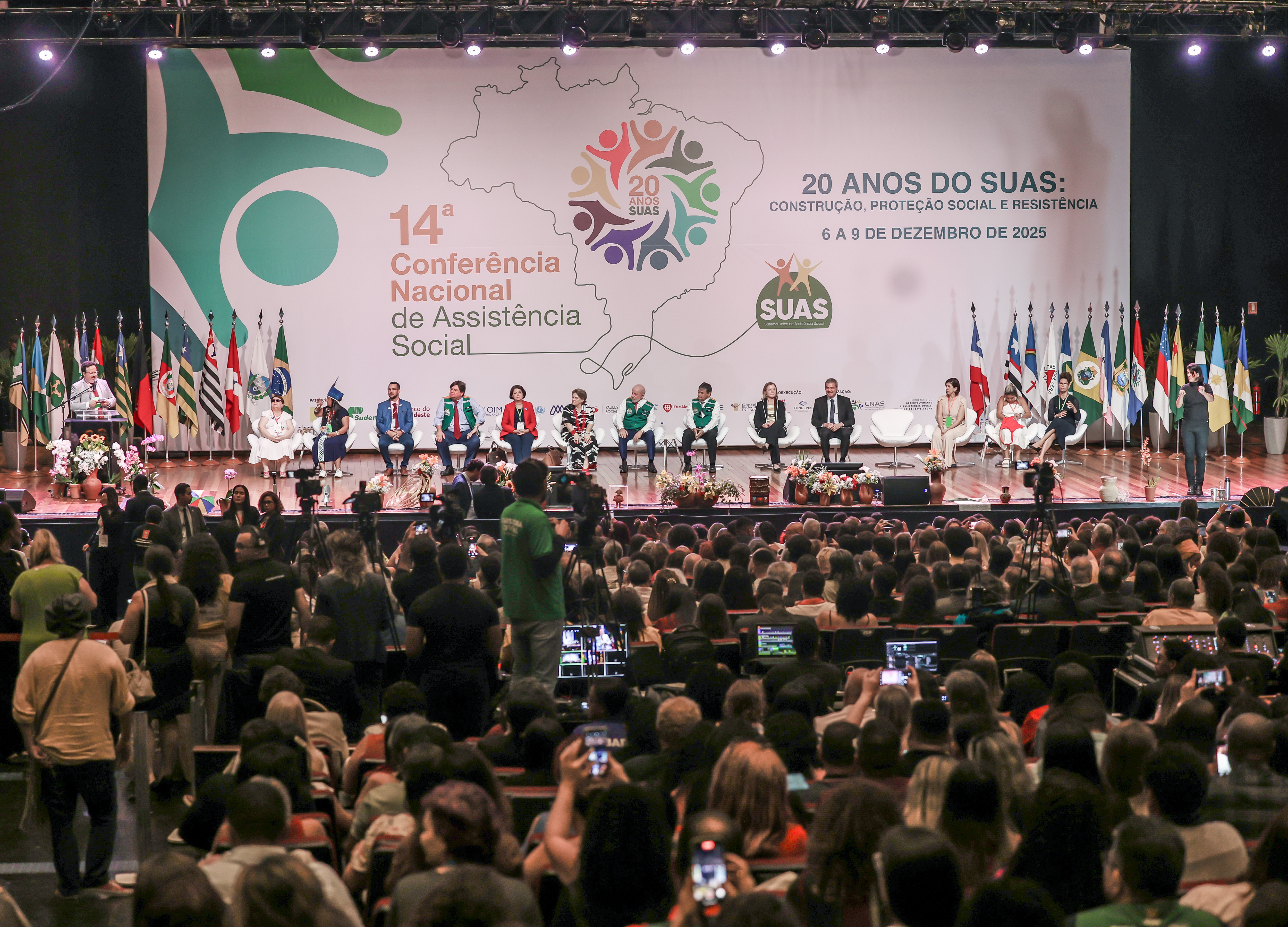 Lula propõe reunião dos Poderes para tratar de feminicídio