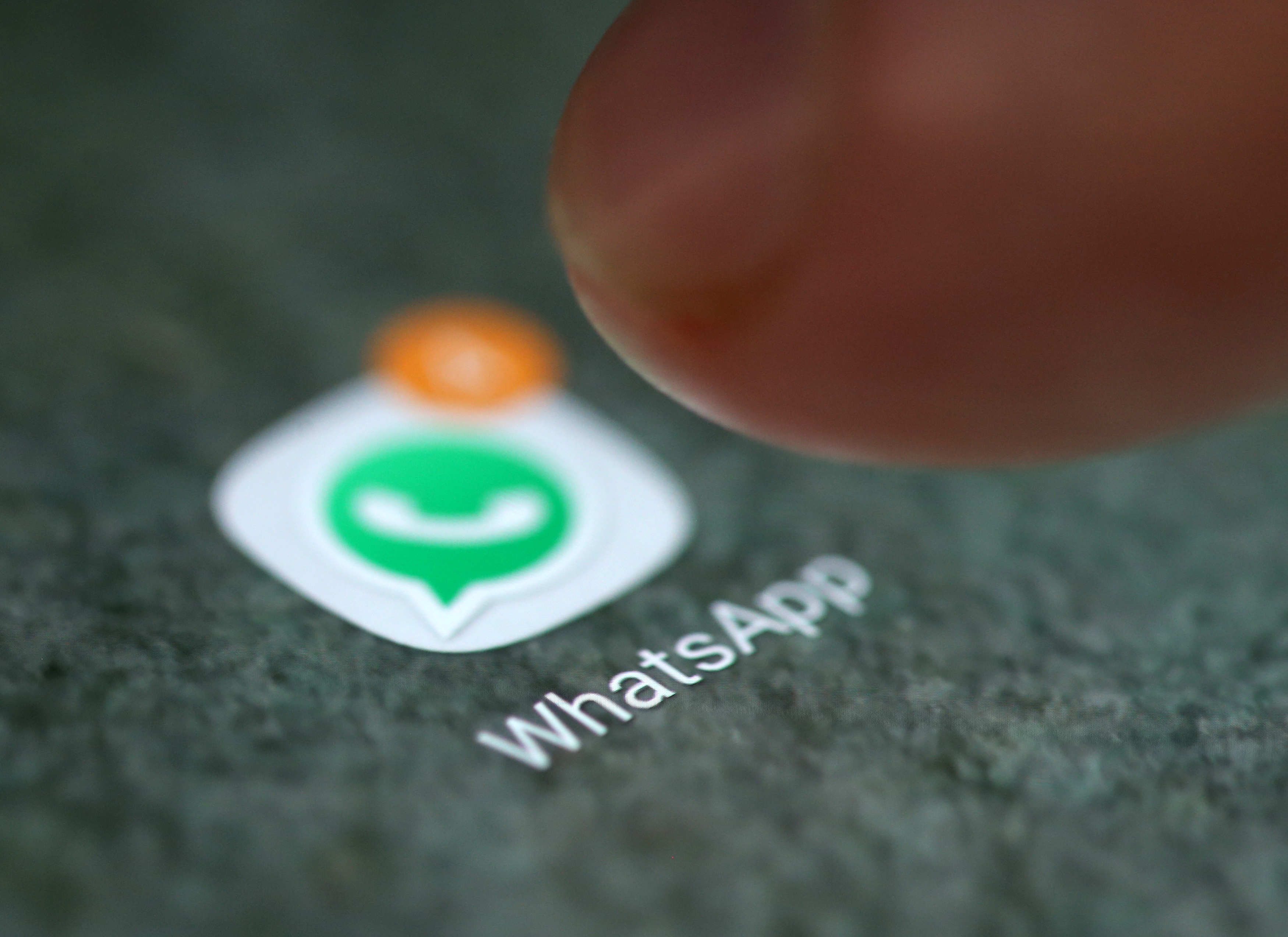 Brasileiro está falando menos de política no WhatsApp, mostra estudo