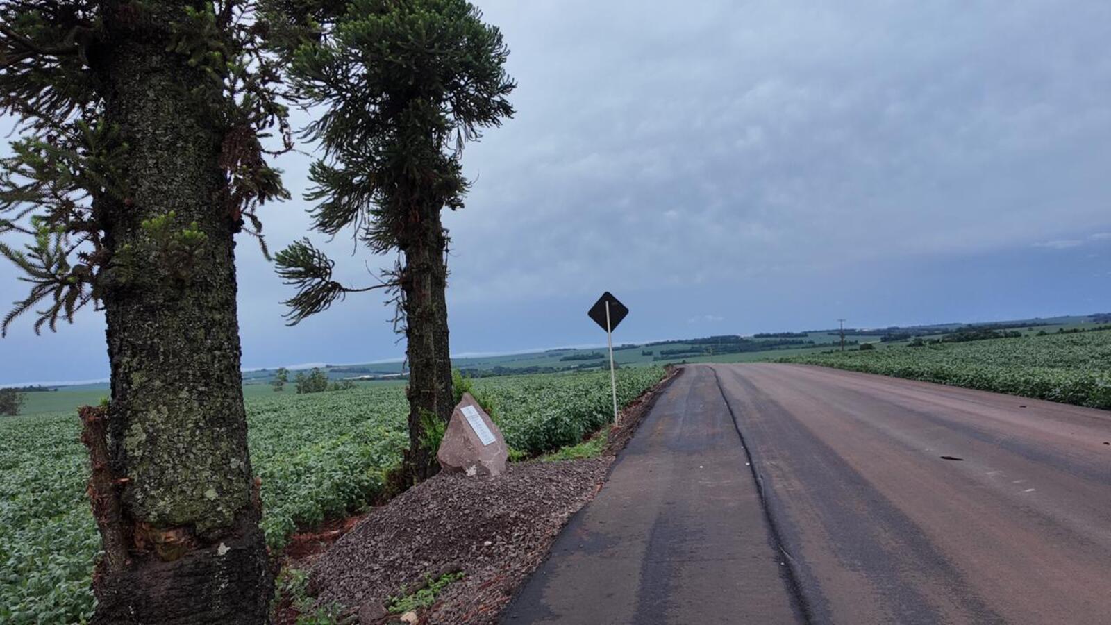 Prefeitura entrega oficialmente obra em estrada de Linha Santa Terezinha