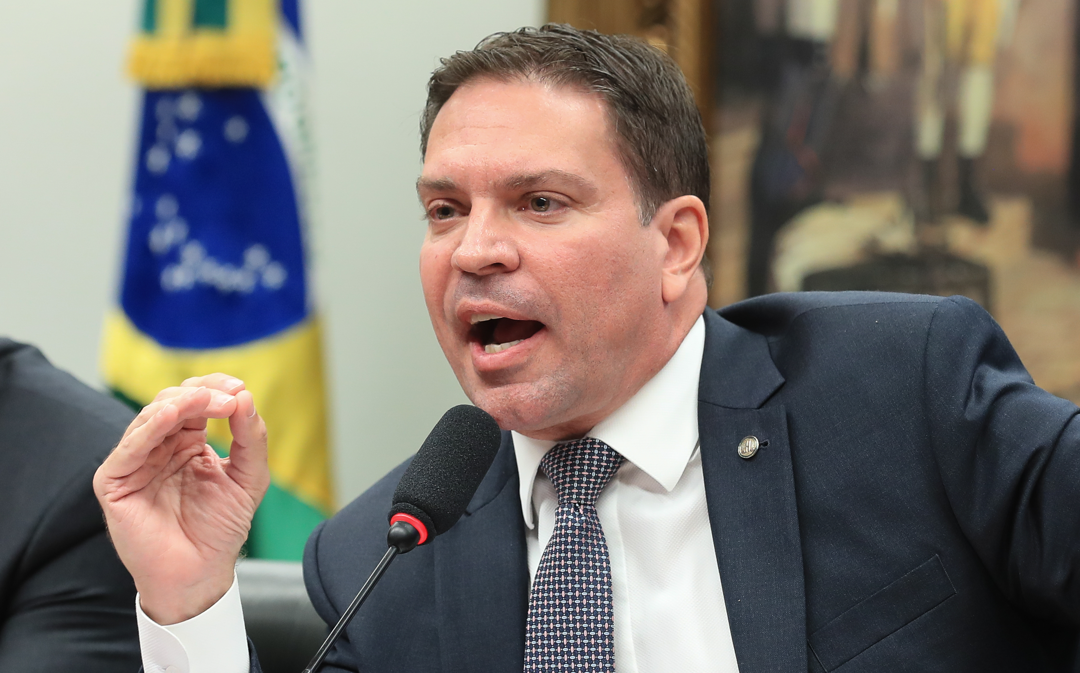 Moraes pede aos Estados Unidos extradição de Ramagem