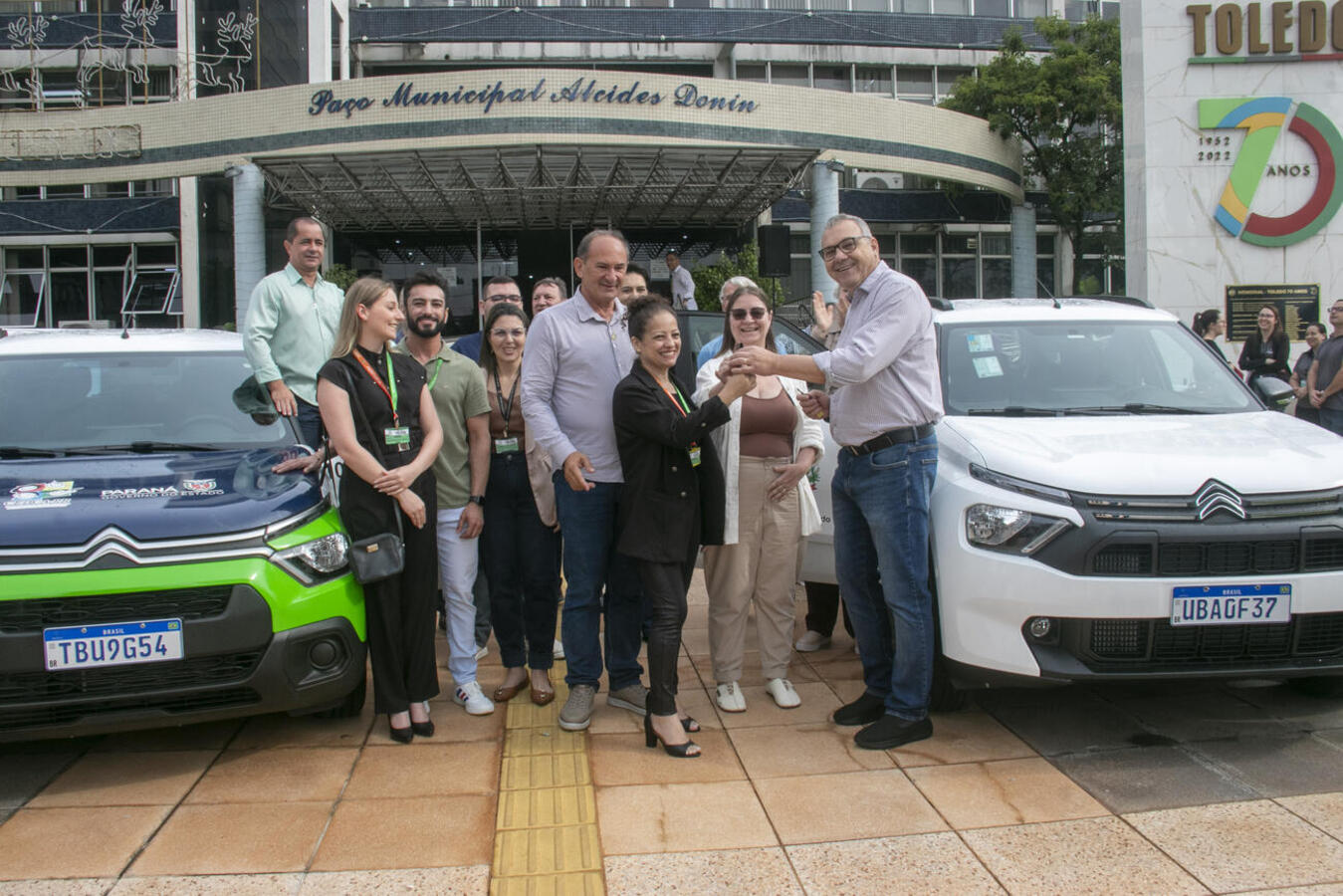 Dois novos veículos são entregues para serviços de Assistência Social