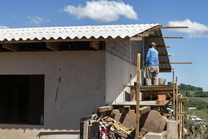 Governo envia mais 46 cartões do Programa Reconstrução para Rio Bonito do Iguaçu