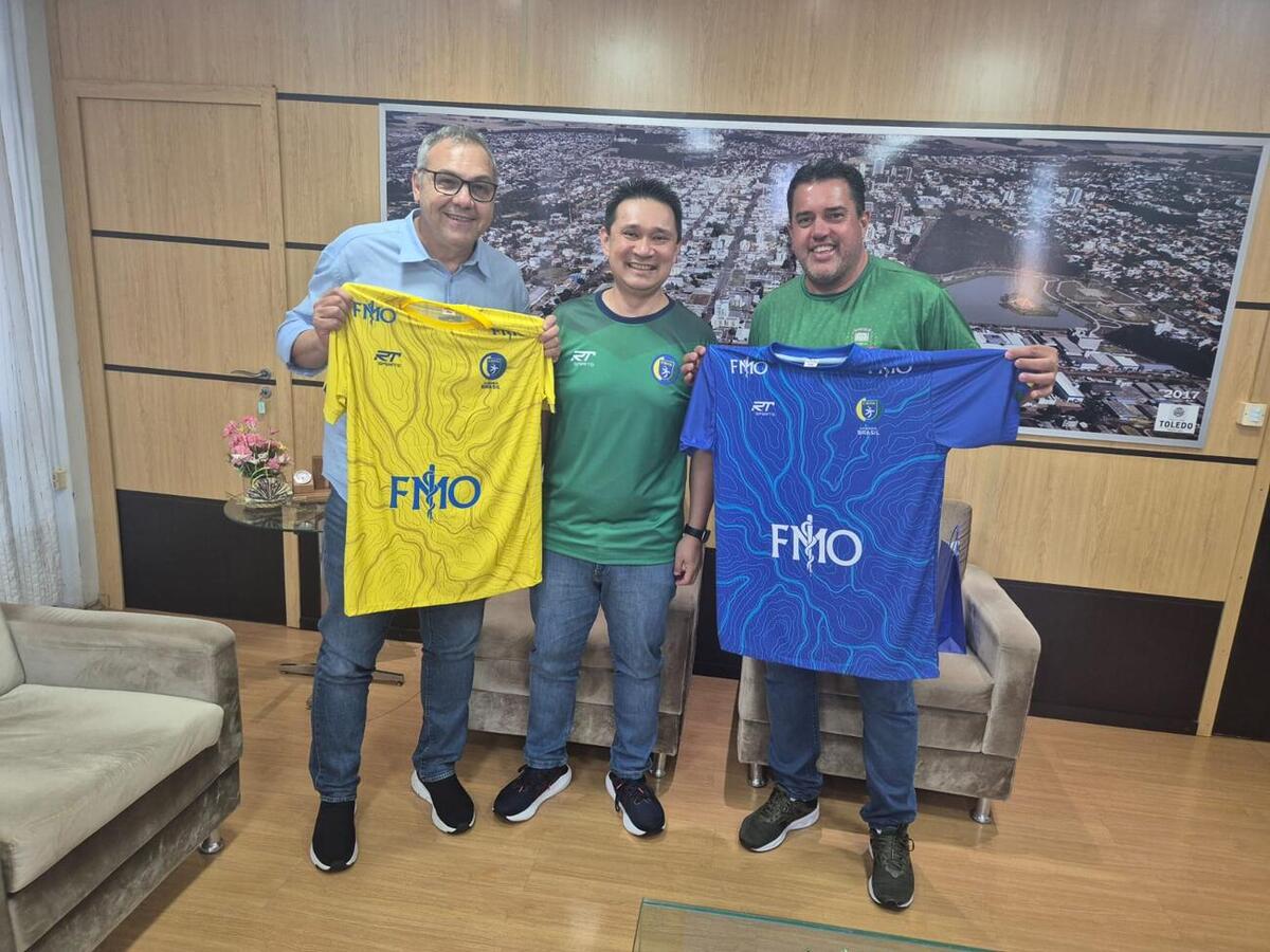 Fisioterapeuta da CBHb visita prefeito e fala de experiência em competições de handebol