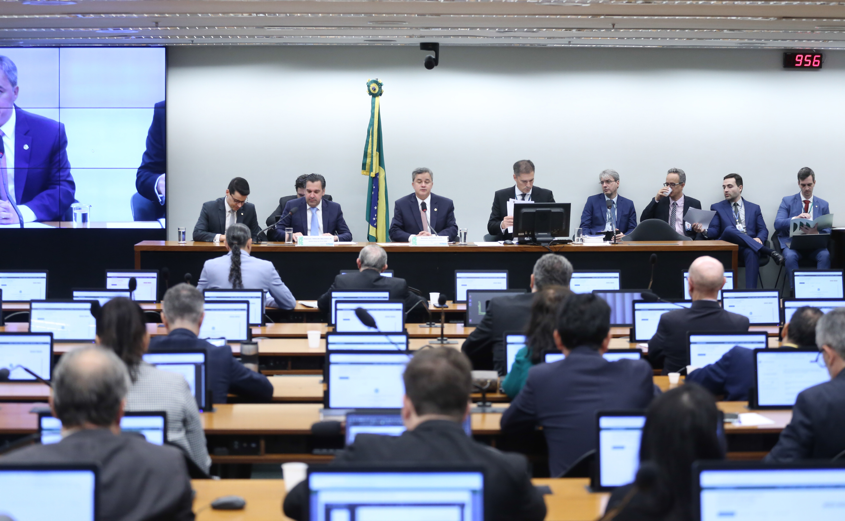 Comissão do Congresso aprova Orçamento de 2026