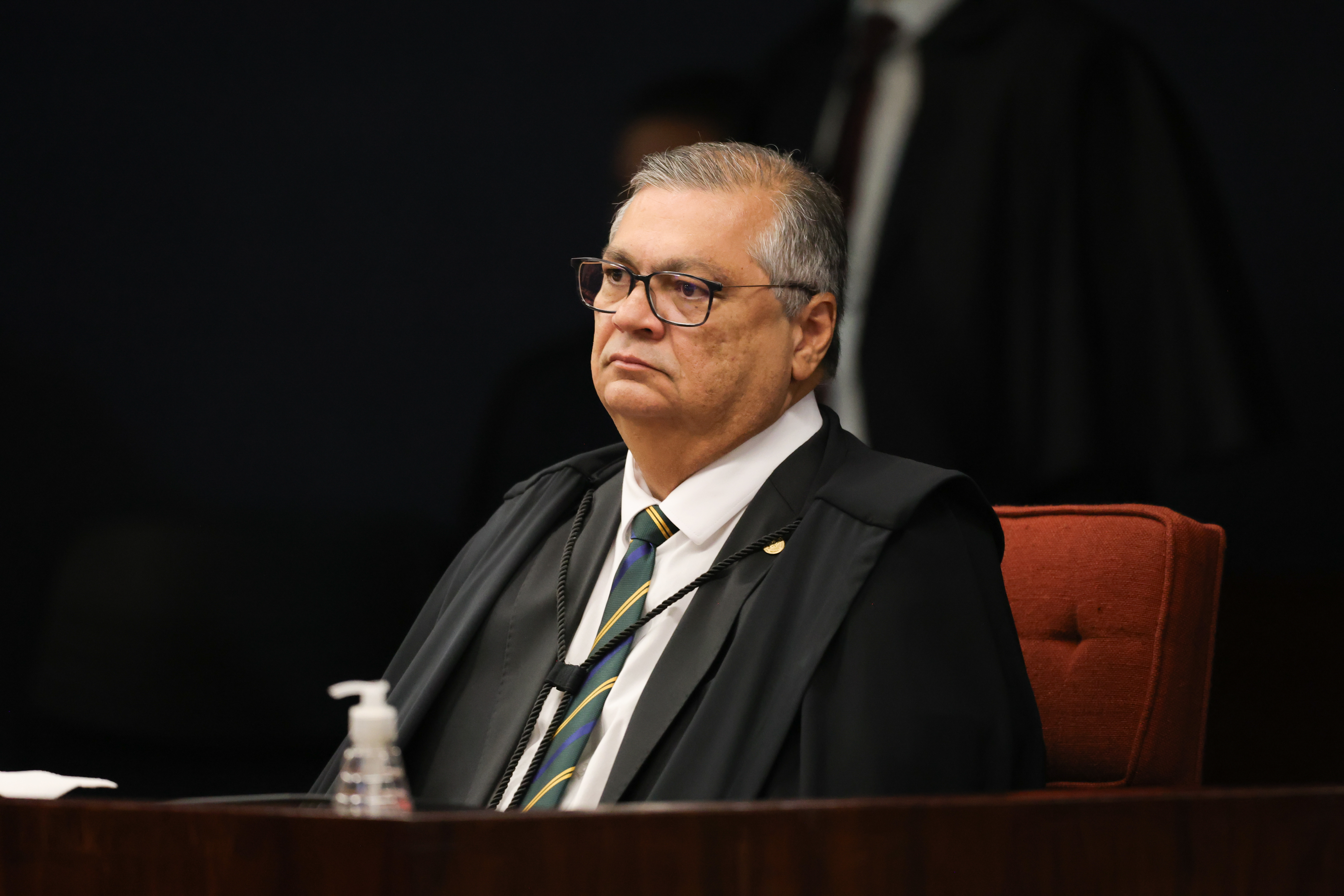 Dino suspende trecho de PL que libera emendas do orçamento secreto