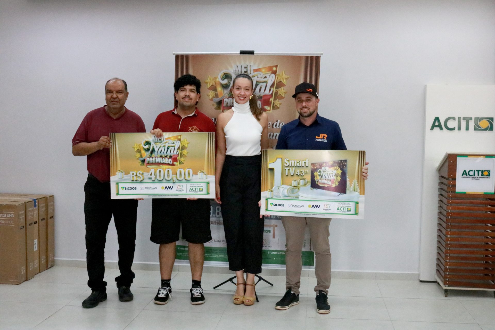 ACIT realiza entrega das cinco TVs sorteadas no segundo sorteio da campanha Meu Natal Premiado