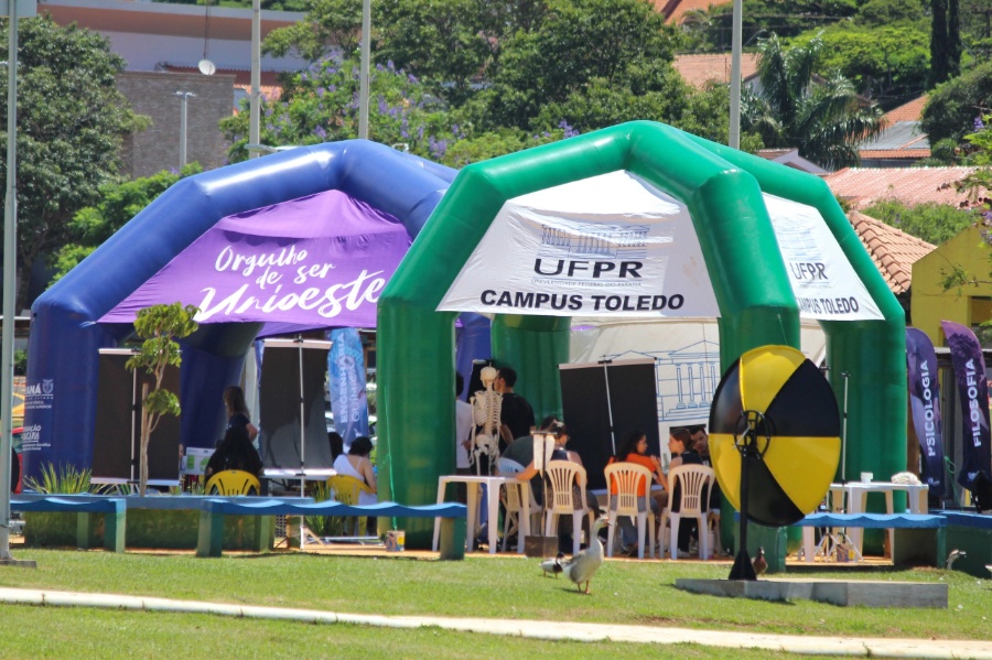 Unioeste marca presença no 1º Cecitol ??? Conecta, Educação, Ciência e Inovação de Toledo