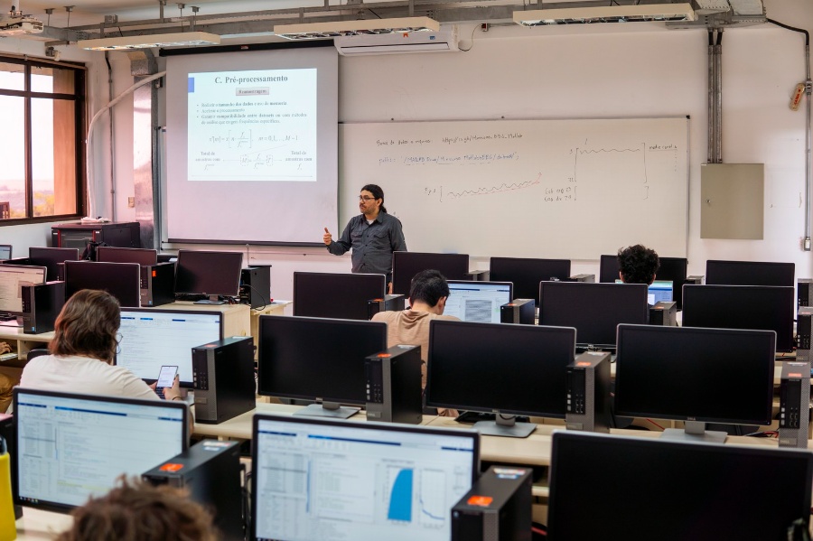 UTFPR Toledo abre inscrições para Professor Substituto na área de Ciência da Computação