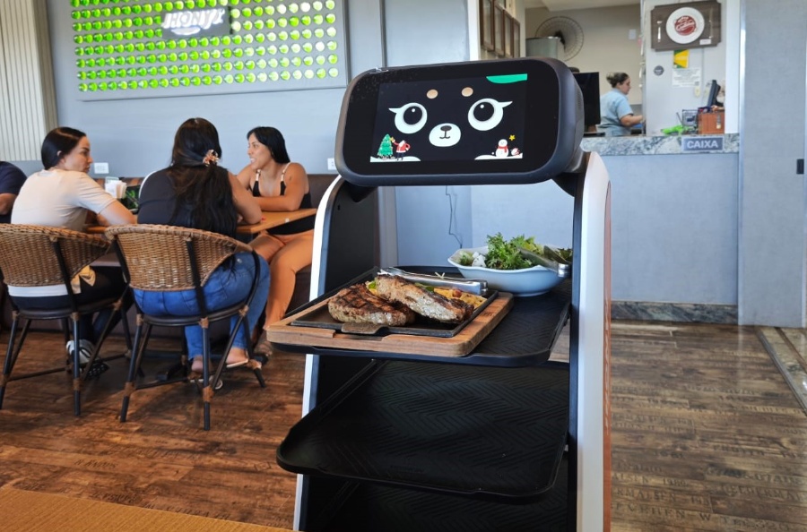 Conheça o Zippy, o primeiro robô garçom em operação em Toledo