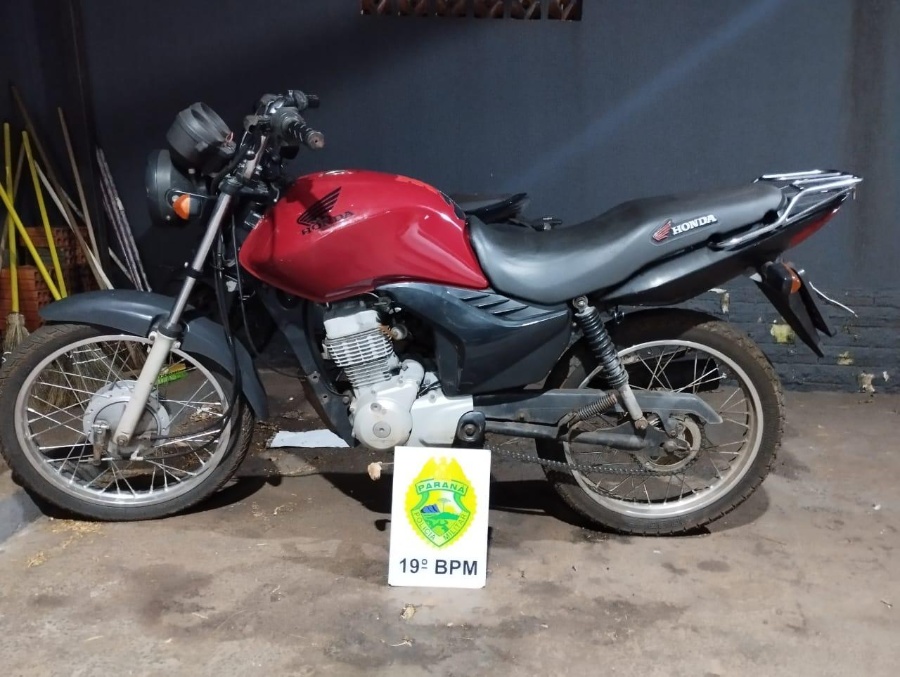 Motocicleta com alerta de furto é recuperada após perseguição em Toledo