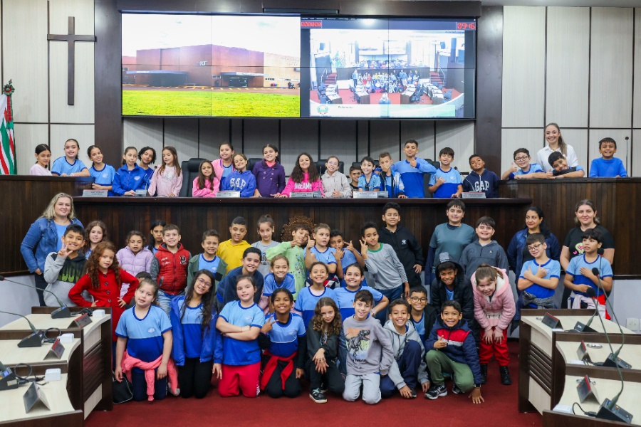 Balanço 2025: Escola do Legislativo atende 2 mil estudantes de 36 escolas municipais