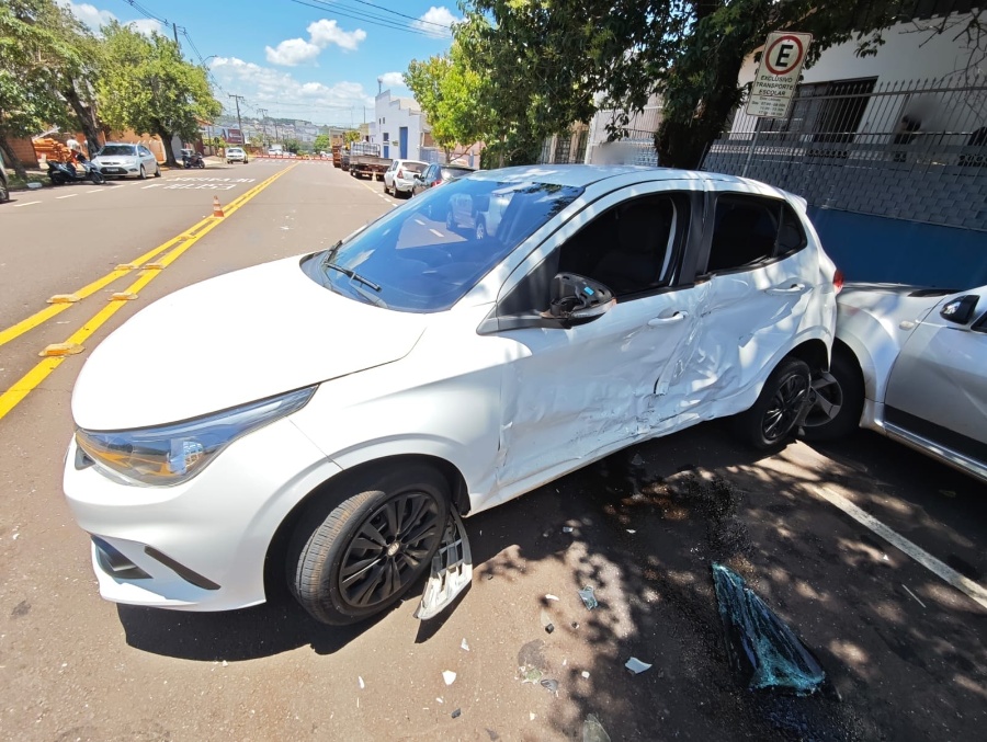 Acidente envolvendo três veículos é registrado no Centro de Toledo