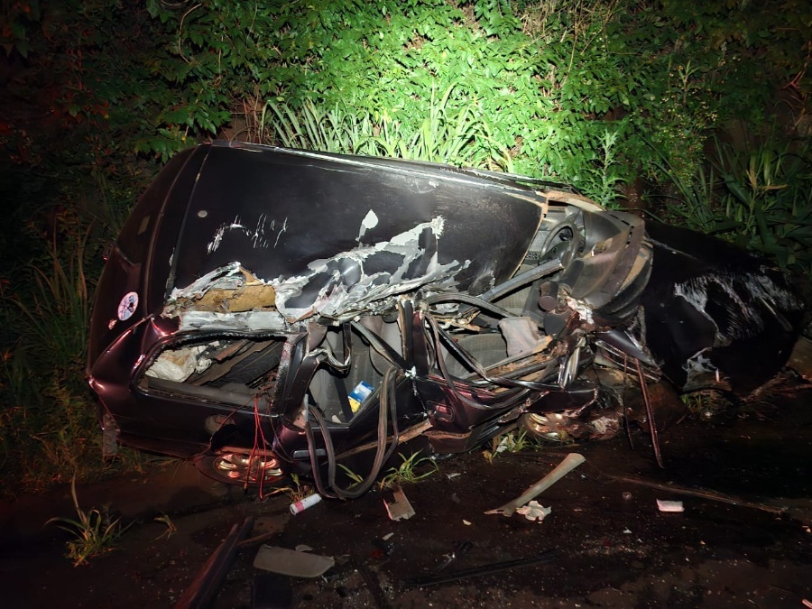 Jovem de 20 anos fica ferida após colisão com carreta na PR-585, em Toledo