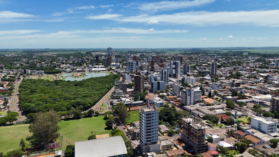 Lojas do comércio de Toledo abrem até às 17h neste domingo (21) dentro do calendário especial de fim de ano