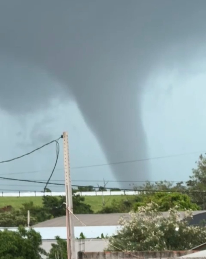 Nuvem funil é registrada durante tempestade severa no Paraguai; veja o vídeo
