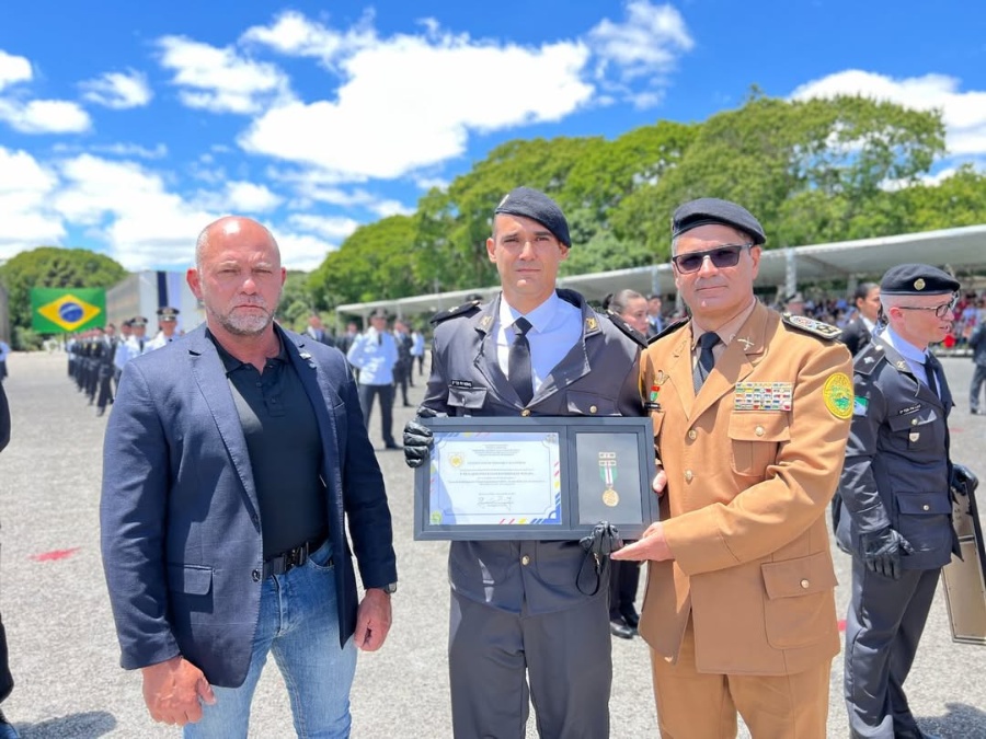 PMPR forma 73 novos oficiais especialistas em solenidade do CHOE 2025