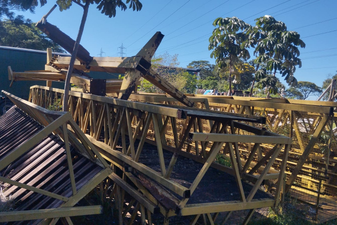 Estado doa ao município de Toledo passarela para pedestres para a PR-317