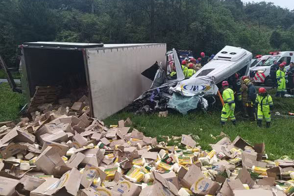 Polícia prende três por roubo de caminhão que causou acidente com seis mortes no Paraná