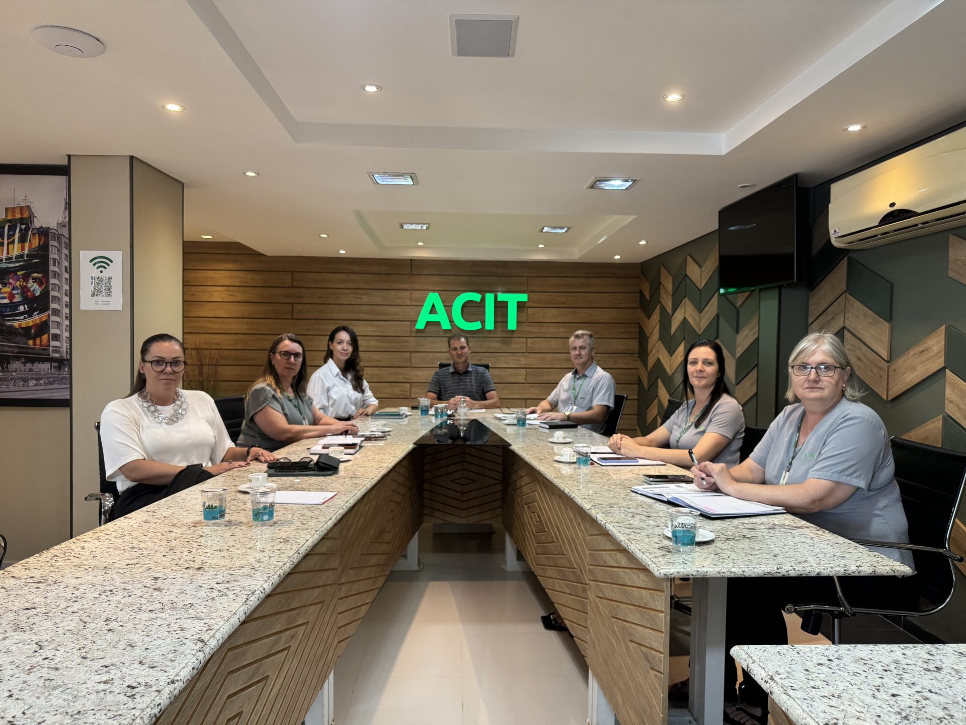 Encontro na ACIT avalia resultados de 2025 e projeta nova edição do Natal Encantado de Toledo