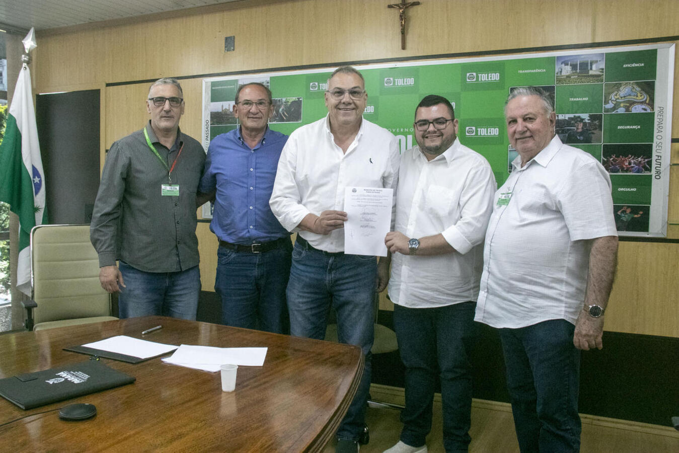 Toledo sanciona lei que cria programa para reduzir uso excessivo de telas por crianças e adolescentes