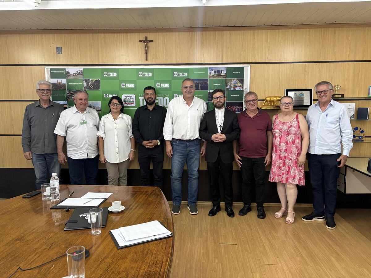 Prefeitura recebe representantes da Igreja Católica Apostólica Conservadora